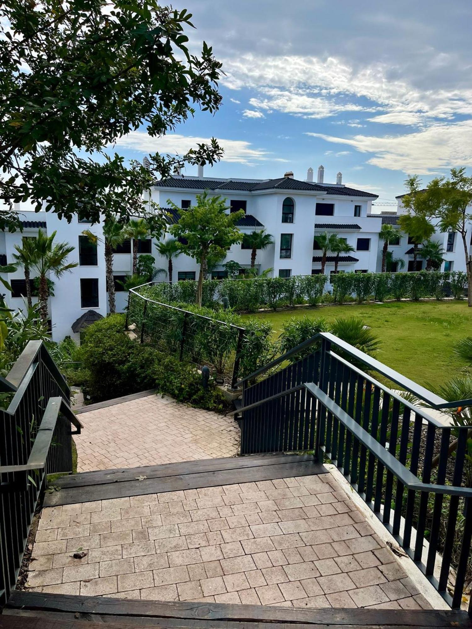 Hills Apartahotel 2*